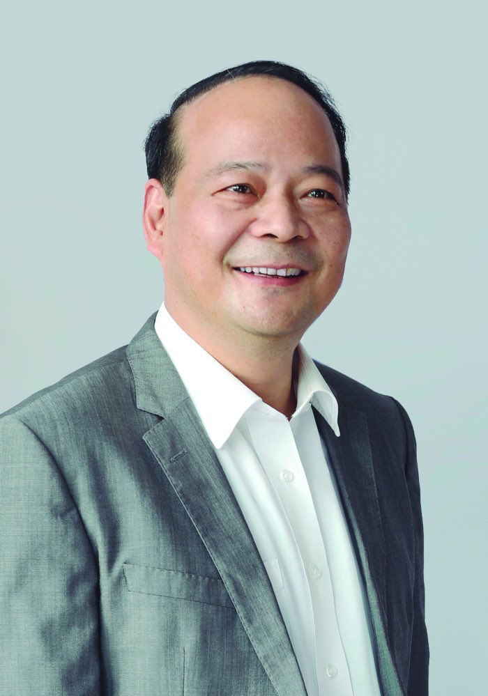 CATL is the largest and most advanced lithium battery manufacturer on earth with over 1/3 of the global market share. Its founder and president Zeng Yuqun is an actual PhD in condensed matter physics from the China Academy of Sciences. Chinacel success story: 
Study hard
Earn PhD