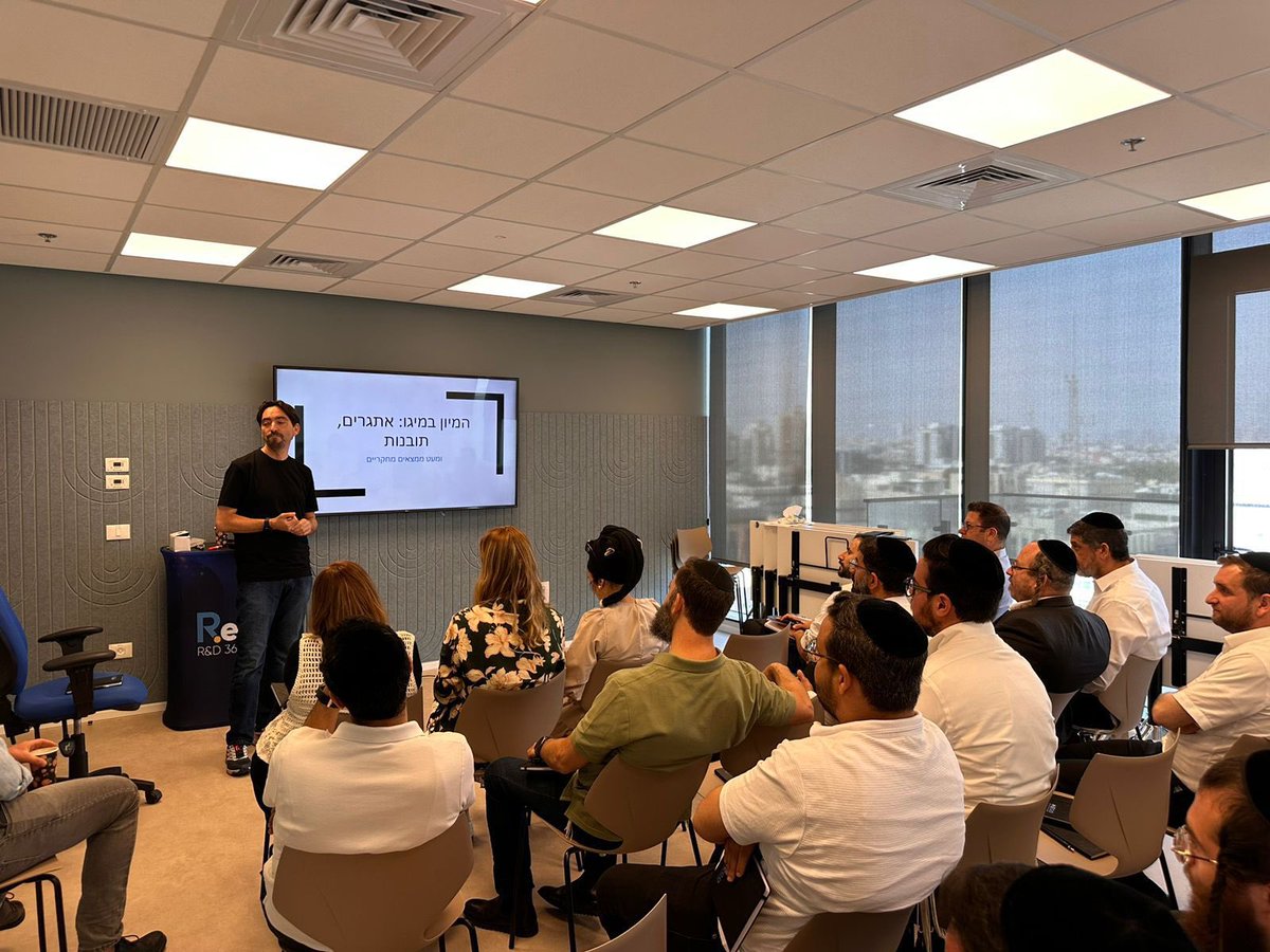 Yitzik Crombie tweet media