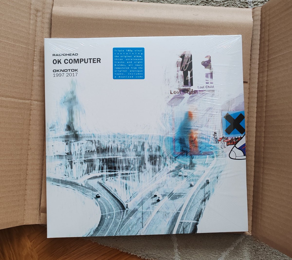 Dediosromero75's tweet photo. Mi regalo de cumpleaños, el Ok Computer Oknotok 1997-2017, me ha llegado el mismo día en que se publicó el disco original hace ya 27 años! ¿Casualidad? Edición especial 3 vinilos. #OkComputer #Radiohead #oknotok
https://t.co/0XhMB7samO https://t.co/dS99oed5qX
