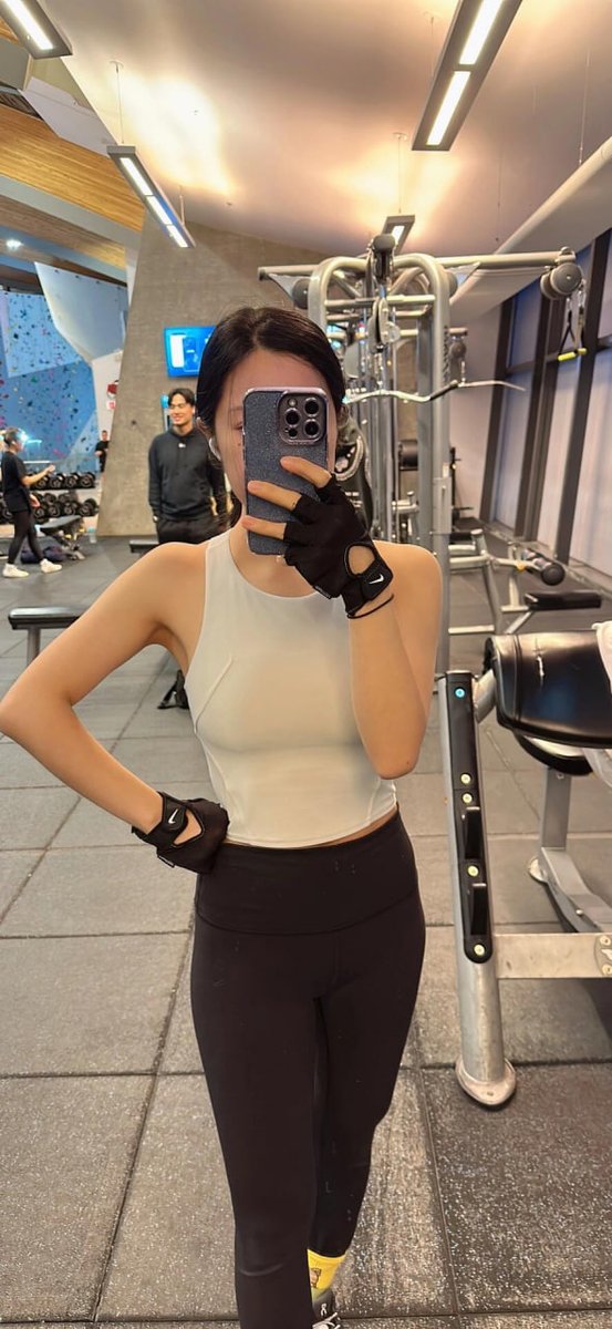 I got up early today and played gym. Sweat makes a person light and fresh.🏋️‍♂️🏋️‍♀️