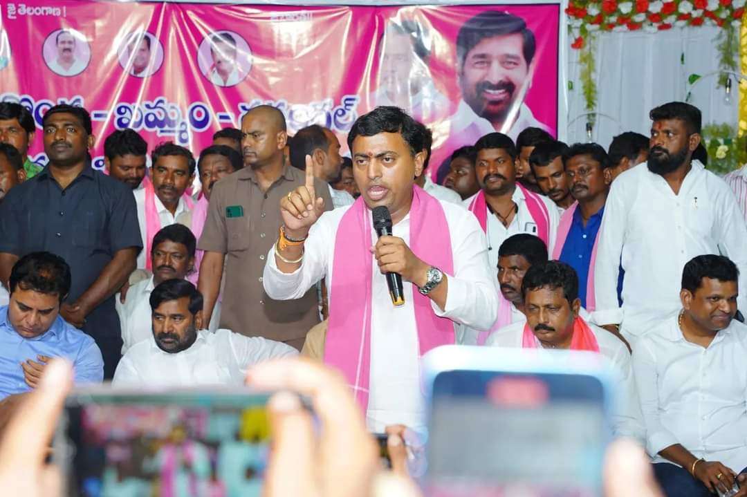 📍హుజూర్ నగర్ నియోజకవర్గం హుజూర్ నగర్ లో మాజీ మంత్రులు జగదీష్ రెడ్డి గారు, ఓ నరసింహ రెడ్డి గారి ఆధ్వర్యంలో నిర్వహించిన ' పట్టభద్రుల సభ ' లో బీఆర్ఎస్ వర్కింగ్ ప్రెసిడెంట్, మాజీ ఐటీ, పురపాలక శాఖా మంత్రి గౌ|| శ్రీ @KTRBRS గారు ఈ నెల 27 జరిగే ఎమ్మెల్సీ పట్టభద్రుల ఎన్నికల్లో సీరియల్