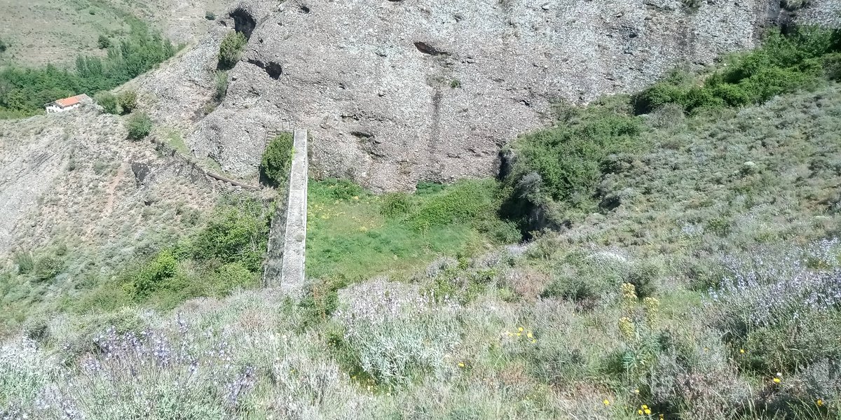 espeleogel's tweet photo. Antigua presa y canal de Viguera, junto al barranco de Miraflores, en Viguera (La Rioja) https://t.co/42CHgB1J44