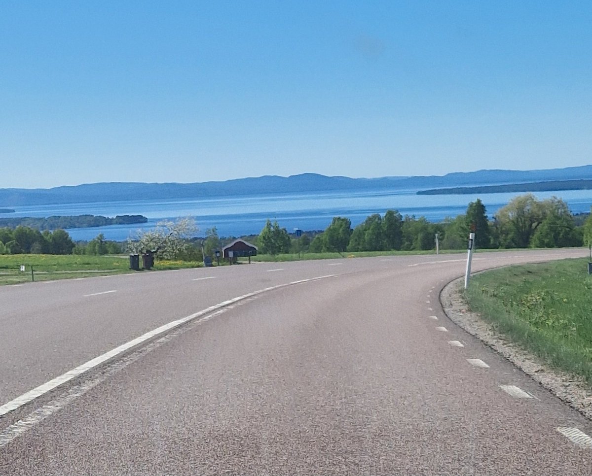 View from when I picked up the kids from school today. 
Don't think the kids realize how beautifully located their school is though. #rattvik #dalarna #sweden #sqlfamily