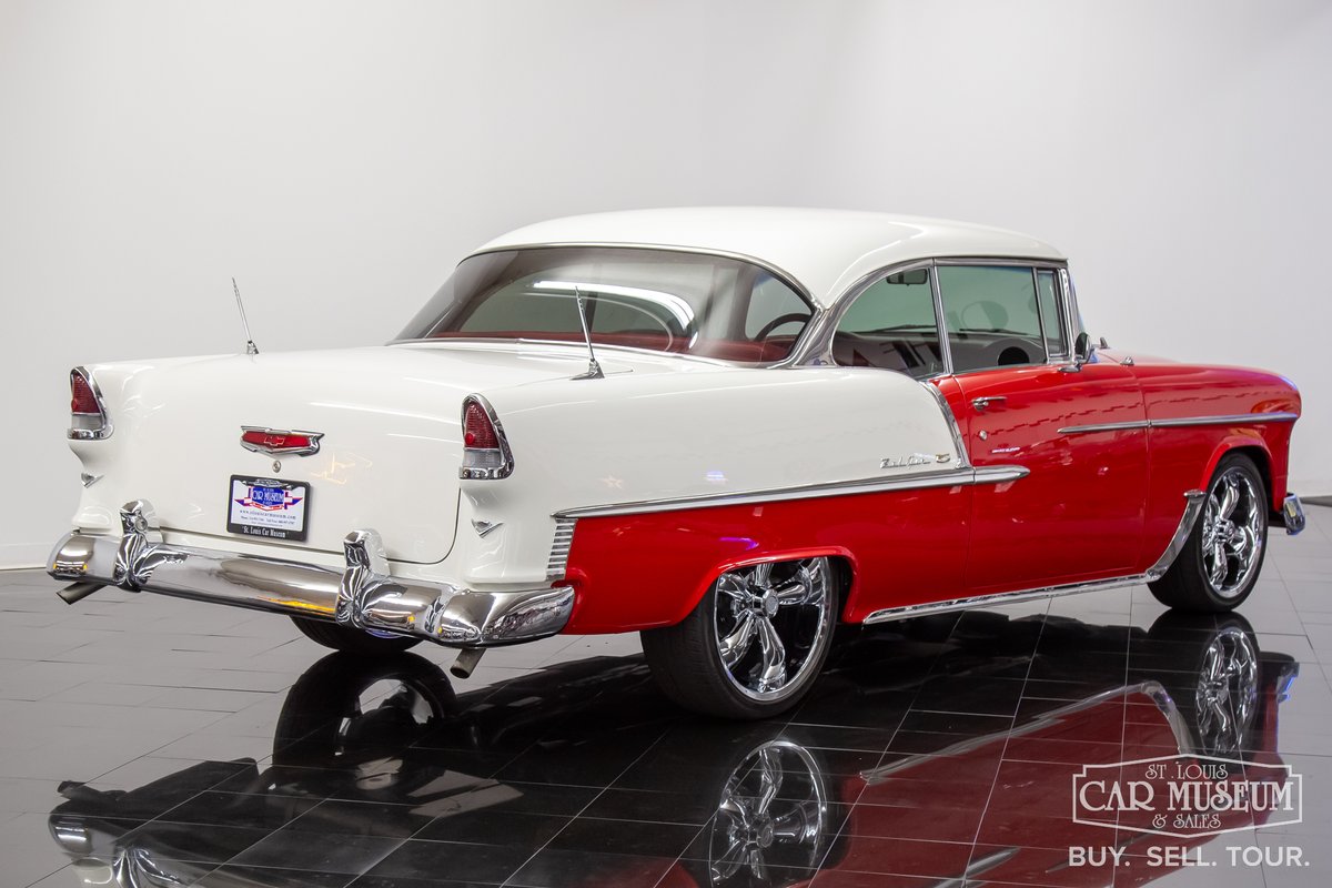 A 50s dream with all the bells & whistles 😗

Rocking a two-tone, Gypsy Red/Shoreline Beige finish is a 1955 #Chevrolet #BelAir Custom Hardtop w/ a 5.7L LT1 #fuelinjected V8, vintage air, custom wheels, power steering, and chrome for days‼️ Specs @ bit.ly/BelAirSales