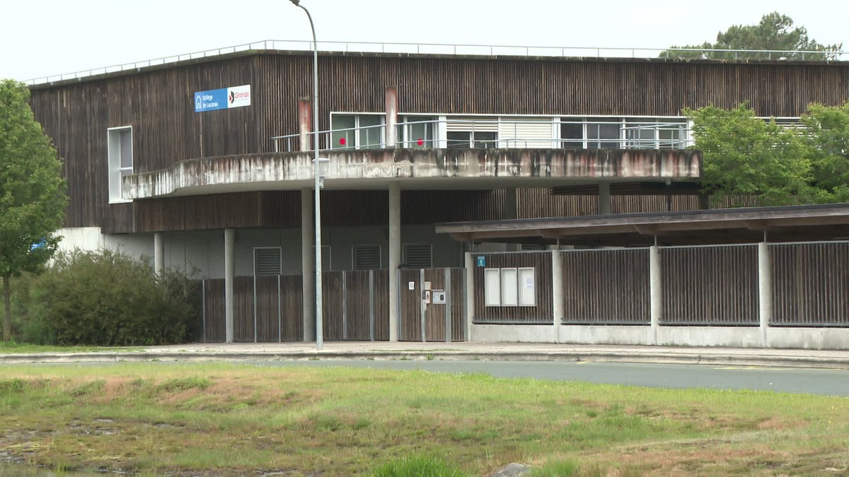 Moisissures et taches noires : un collège contraint de fermer ses portes, les élèves suivent les cours à distance
#Gironde #Lacanau 
france3-regions.francetvinfo.fr/nouvelle-aquit…