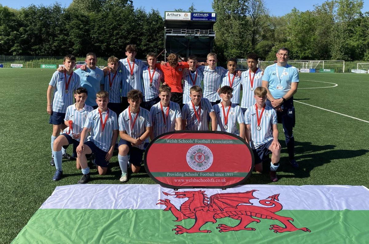 Colli yn erbyn tîm cryf Sir Fflint oedd hanes y bechgyn yn y rownd derfynol dydd Sul diwethaf. Er colli mae hi wedi bod yn dymor arbennig o dda i’r bechgyn D14. Da iawn bechgyn a diolch i Gari ac Andy am eu hyfforddi.