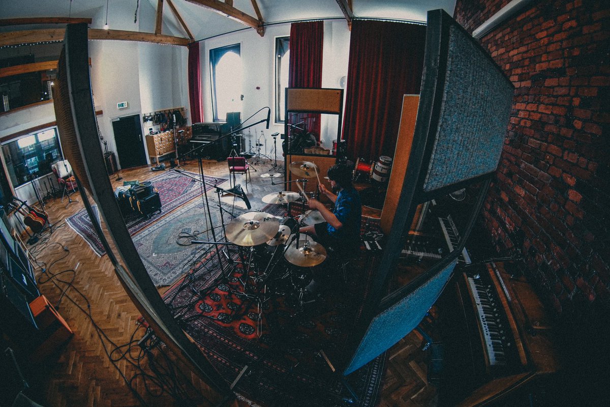 FOXHAUNT (@foxhauntband) on Twitter photo white noise BTS 📺 keep streaming our latest single, we had so much fun making this one.
We cant wait to get back in the studio with our man <a href="/RobinAdamsuk/">Robin Adams</a> // who wants new music? white noise BTS 📺 keep streaming our latest single, we had so much fun making this one.
We cant wait to get back in the studio with our man <a href="/RobinAdamsuk/">Robin Adams</a> // who wants new music?