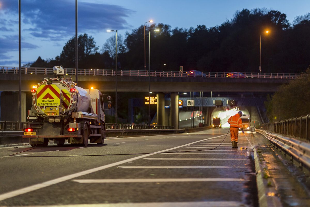 🚧Brynglas Tunnel Maintenance🚧

📍#M4 in both directions between J24 The Coldra & J28 Tredegar Park closed overnight for tunnel work⛔

Westbound
📆20/05/24 - 22/05/24 | ⌚20:00 - 06:00
Eastbound
📆22/05/24 - 24/05/24 | ⌚20:00 - 06:00

Diversion via #A48 SDR⤵