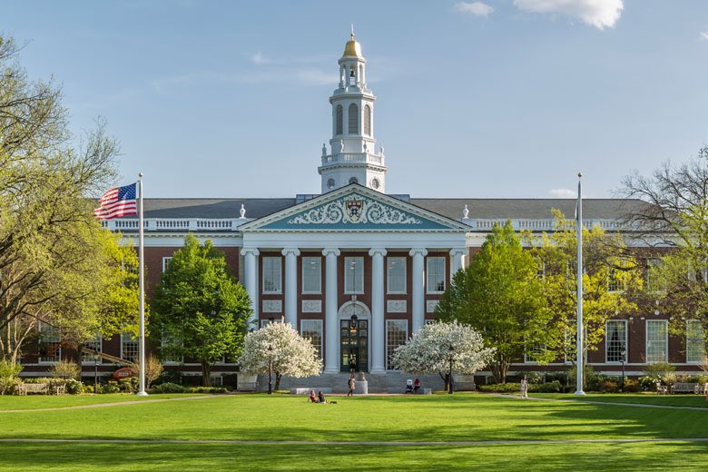 How U.S. Universities Basically Became Hedge Funds 🏫📈

Over the past few decades, U.S. colleges and universities have increasingly taken on the characteristics of hedge funds. This evolution is marked by the significant growth of their endowments, the prioritization of