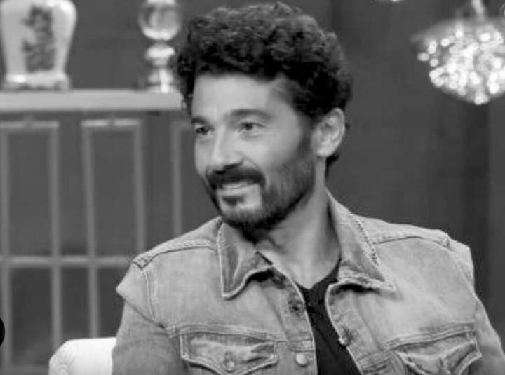 ﺑﻌﺾ ﺍﻟﻨﺎﺱ ﻋﺎﻳﺸﻴﻦ ﺣﻴﺎﺗﻬﻢ ﻋﻠﻰ ﻣﺒﺪا ﻋﻴﻮﺑﻲ ﻻ اﺭﺍﻫﺎ ﻭﻋﻴﻮﺏ ﺍﻟﻨﺎﺱ اﺭﻛﺾ ﻭﺭﺍﻫﺎ ..👌