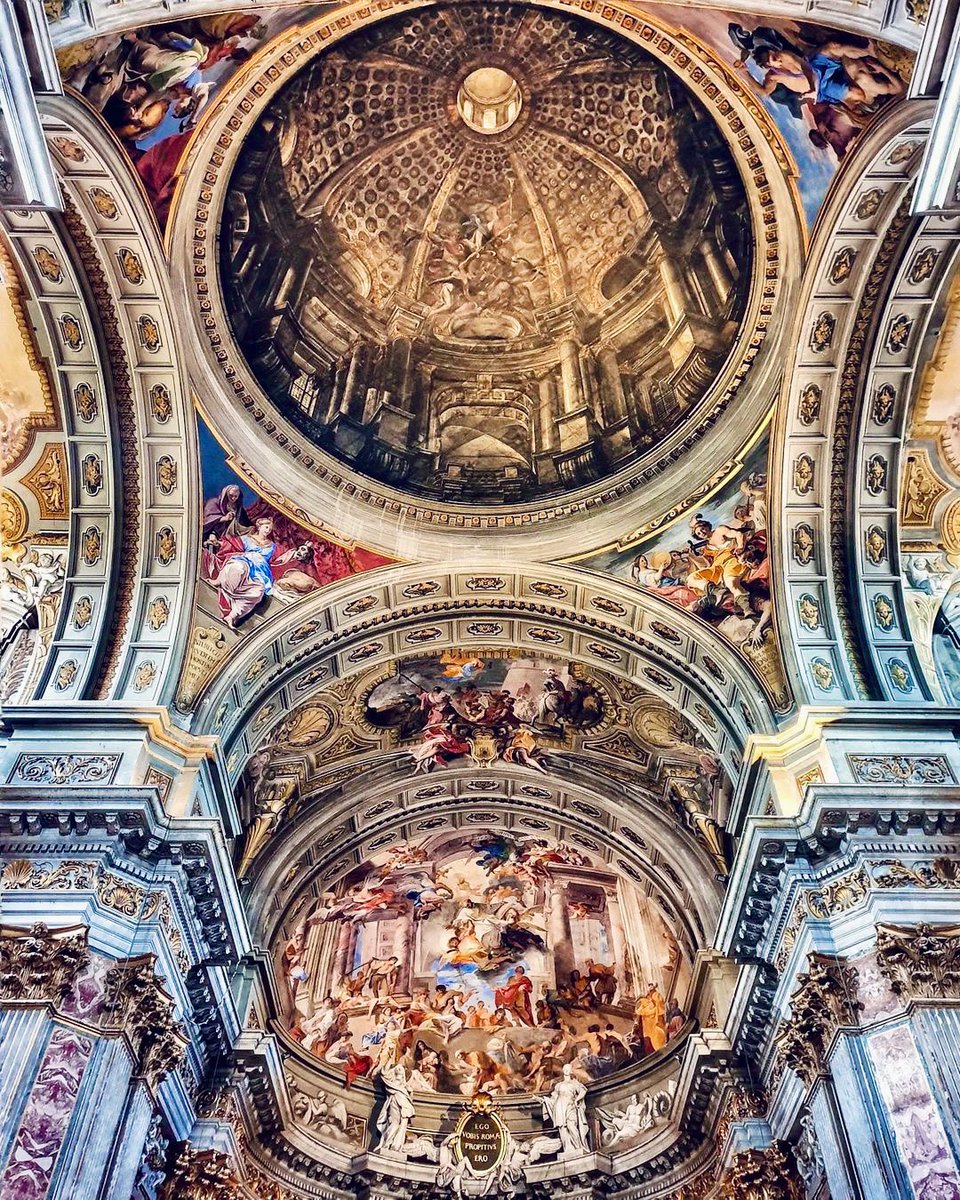 Beauty beholds the beholder.

(Chiesa di Sant'Ignazio di Loyola)