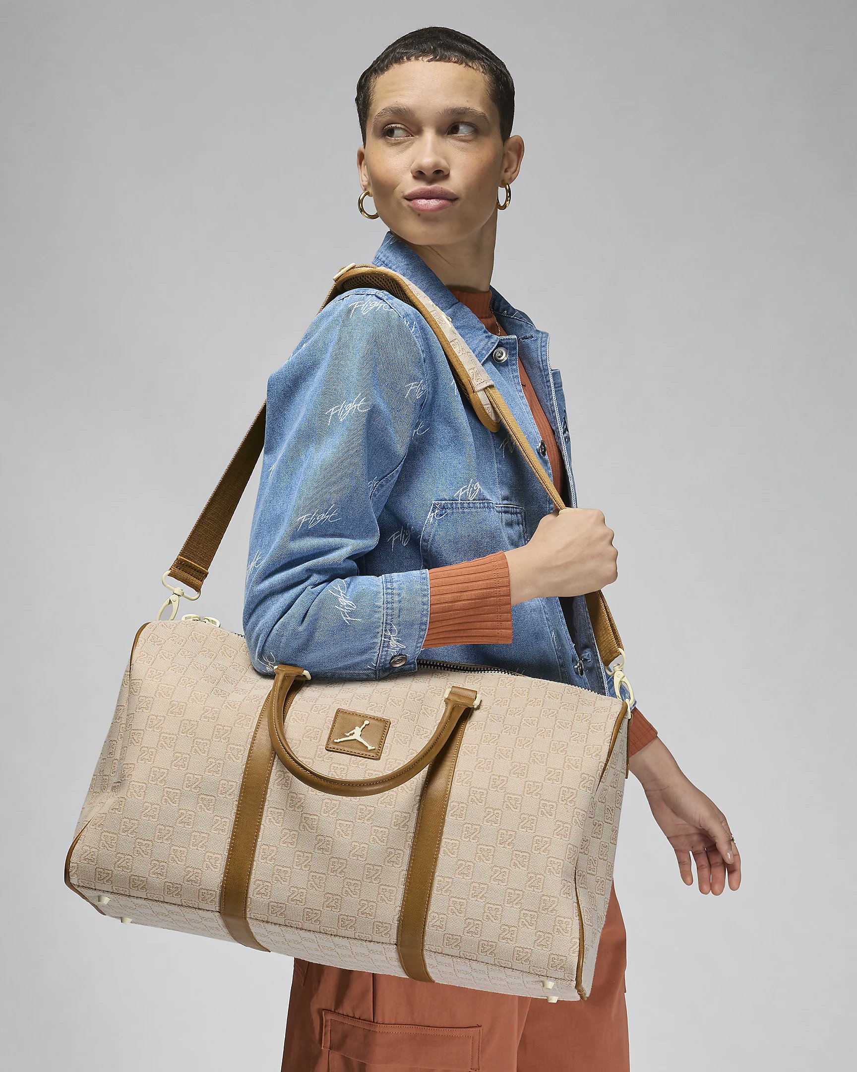 バッグ JORDAN MONOGRAM DUFFLE BAG COCONUT MILK Jordan Monogram Duffle Bag (20L) - Coconut Milk (FREE
