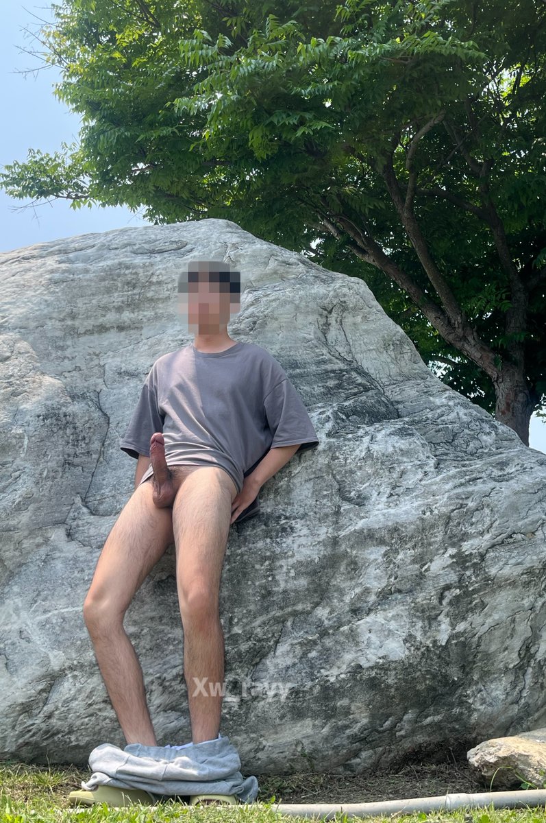 目前唯一一次白天拍的野裸照
且看且珍惜🥵
太緊張了不敢全脫 ><

㊙更多在Fansone！

#野裸 #暴露 #exhibitionist