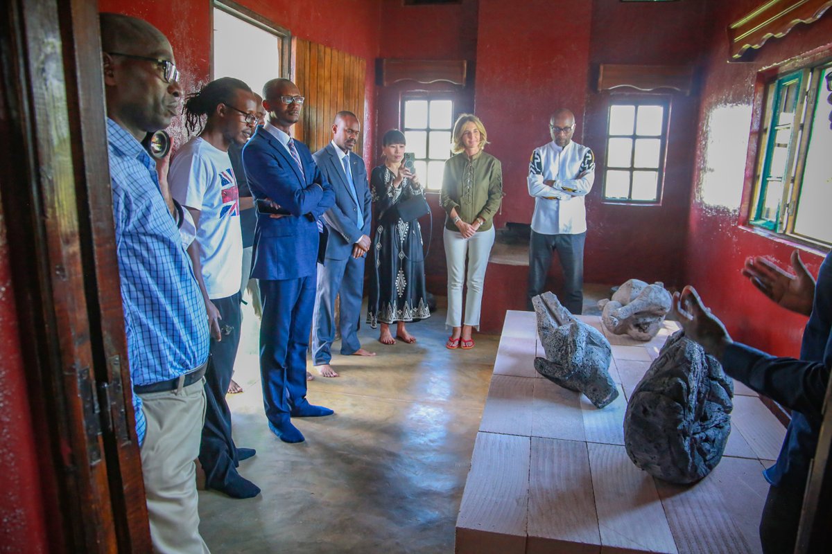 RCHA proudly partnered with B. Mutoni, N. Bellavance-Lecompte, &amp; C. R. Gervasoni to launch "Interlude Rwanda" at the Kings' Palace Museum. 
This temporary exhibition offers a thought-provoking exploration of reconnecting memory through Art&amp; Design. 

More: bit.ly/4dCnIfT