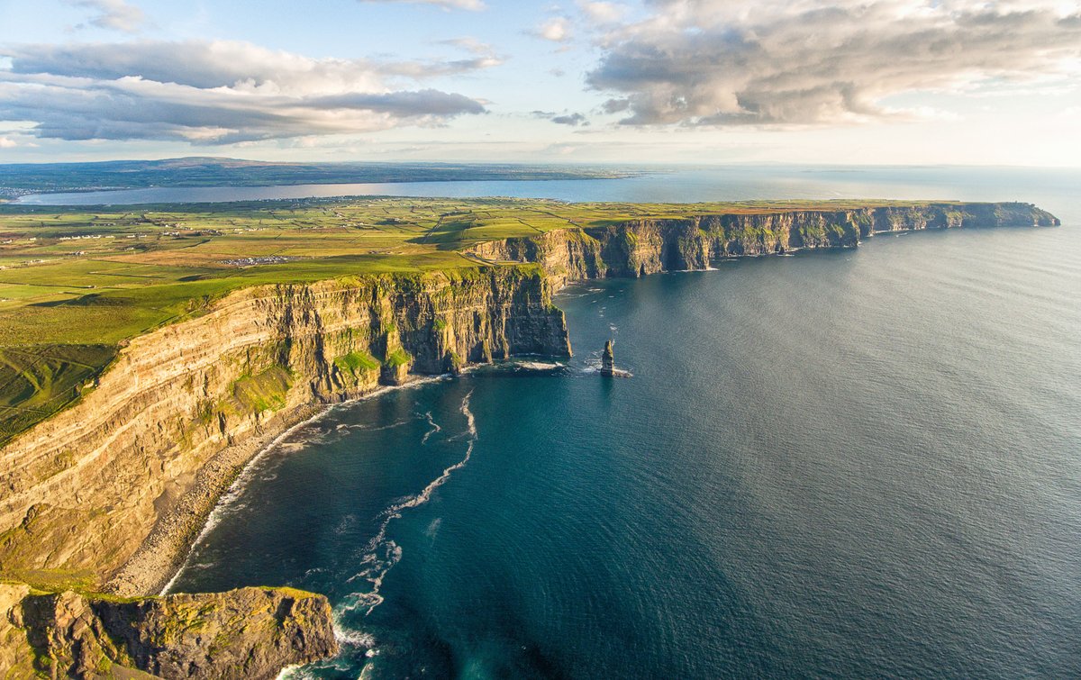 🇮🇪ROUTE ANNOUNCEMENT! Starting this fall, travelers can experience the wonders of Ireland! @AerLingus will offer nonstop flights between LAS and @DublinAirport three times weekly! 🍀 Read more: thepointsguy.com/news/aer-lingu…