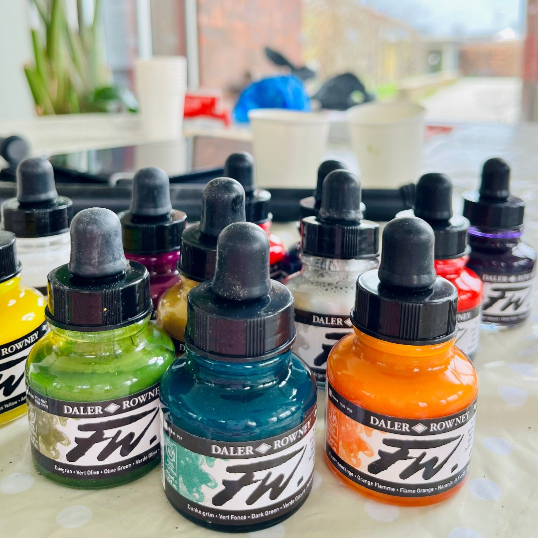 Which colours are you missing in your FW Ink Collection? 🎨

#FWInk #DalerRowney #ArtSupplies #CreativityUnleashed #ExpressYourArt #PaintingPassion #InspiringCreativity #Paintloud #ArtManufacturer
