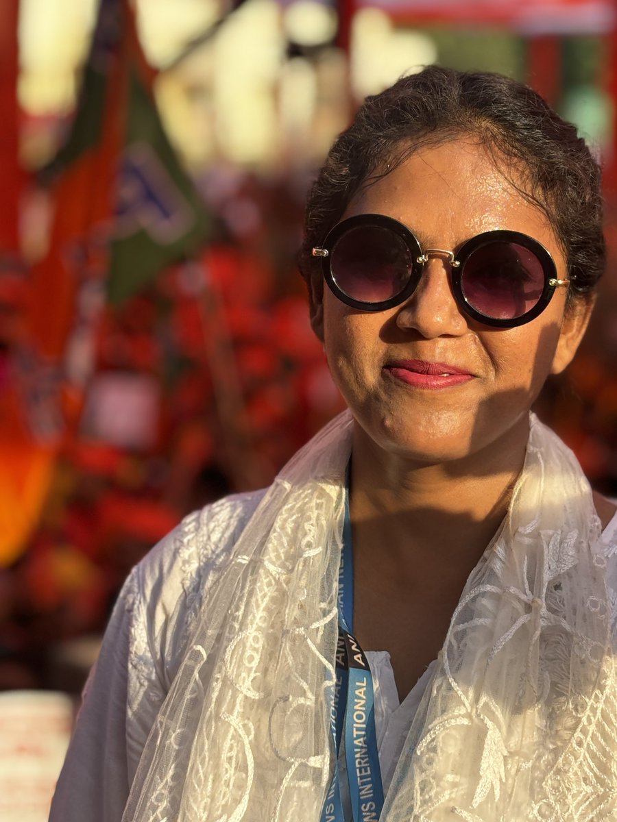 JurnoSuchitra's tweet image. हमार काशी ,हमार मोदी…@narendramodi ज़बरदस्त जोश नारी शक्ति का…🔥

Nari shakti samvad coverage 
#KashiWelcomeNamo 
#Reporterdiary 
#LokSabhaElections2024