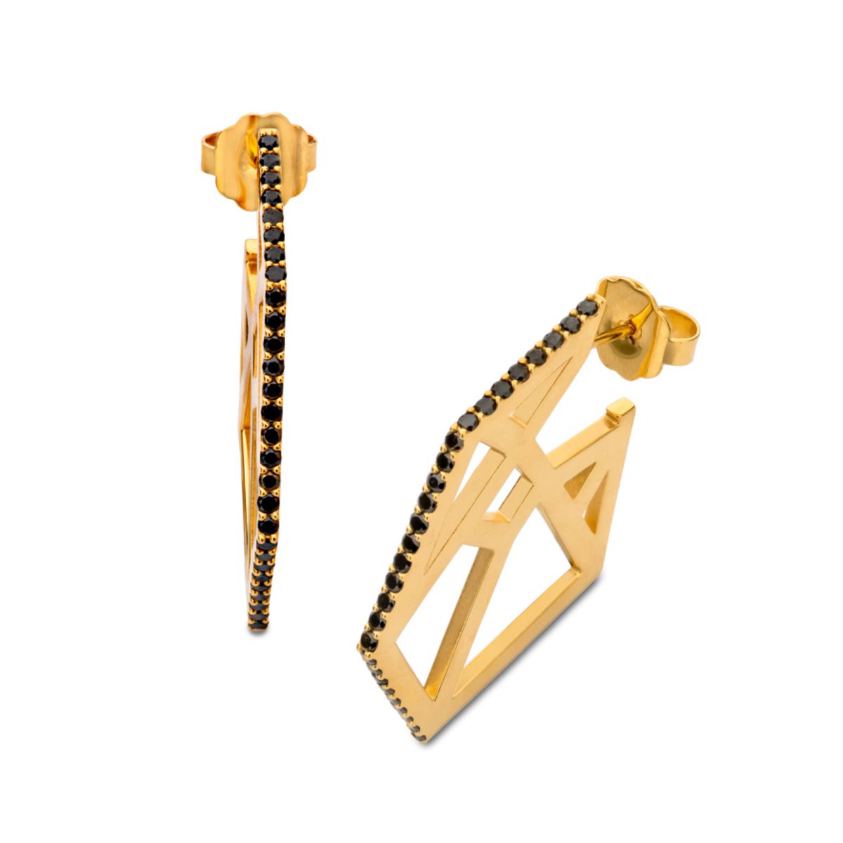 Pendientes Logo de plata con baño de oro de 3 micras y diamantes negros. Te gustan?!? 
Por encargo: MD
Realización, maquillaje y peluquería: @kleykafe &amp; @patrizio_niccolai
Foto joyas : <a href="/jaimegorospe/">Jaime Gorospe</a> 

#pendientes #plataconbañodeoro #diamantesnegros #joyasartesanalesdediseño