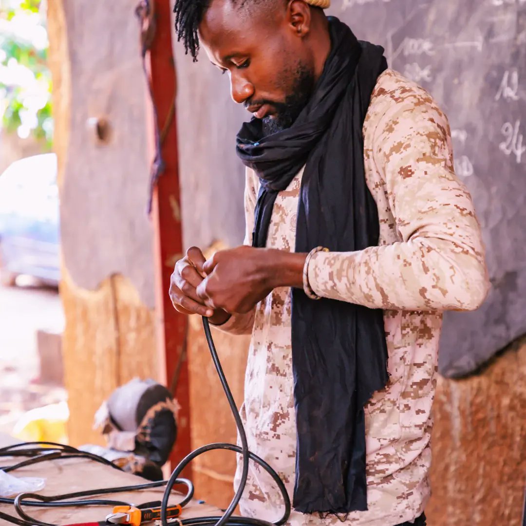 MohamedPlayer2's tweet photo. formation en technique et régie lumière toujours à continuer de c'est limite en boostant mes capacités cette formation a été donnée par Paulin Ouedrago
#recraetrales
#connivence 
#côtécours https://t.co/Blwuc8p3QM