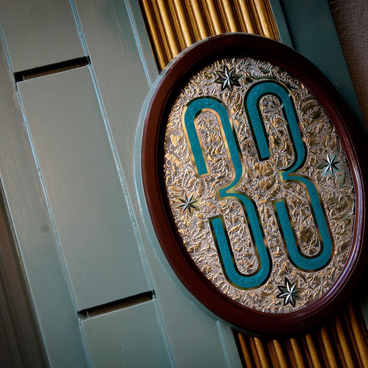 Un film sur le 'Club 33' est en développement chez Disney.  

Darren Lempke écrira le scénario basé sur le club exclusif à l'intérieur de Disneyland.
