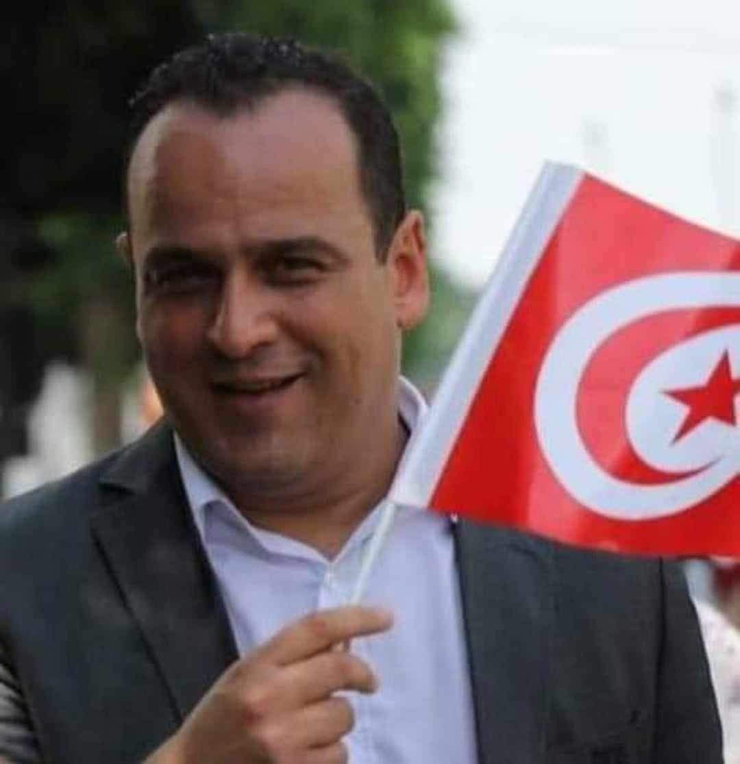 Soutien au Journaliste Mourad Zeghidi, emprisonné en Tunisie pour avoir critiqué le régime putschiste et totalitaire de Saied ! Soutien à lui et à tous les prisonniers politiques ! Soutien au @SNJT14 ✌️ #حريةلمرادالزغيدي
