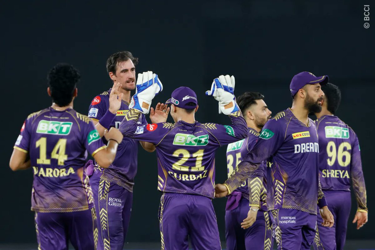 Kolkata Knight Riders storm into the final of the #IPL2024 after beating #Sunrisers Hyderabad by 8 wickets in Qualifier 1 at Ahmedabad. SRH 159 in 19.3 overs lost to KKR 164/2 in 13.4 overs SRH will meet the winner of RRvsRCB match in Qualifier 2 for a place in the #IPLFinal.