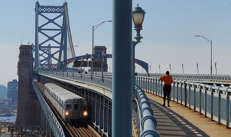 DRPA_PAandNJ's tweet photo. 📢 The Ben Franklin Bridge South Pedestrian Walkway will reopen this Saturday, 5/25!

The north walkway will then be closed for construction-related activity on the bridge.

MORE ===> https://t.co/CrY8ebehuR https://t.co/hO52LOcEvx