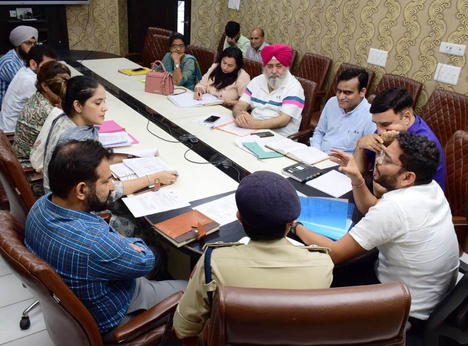 Deputy Commissioner Sachin Kumar Vaishya today chaired a meeting to discuss formulation of an action plan for rehabilitation of children in distress or those forced to beg on the streets. @diprjk