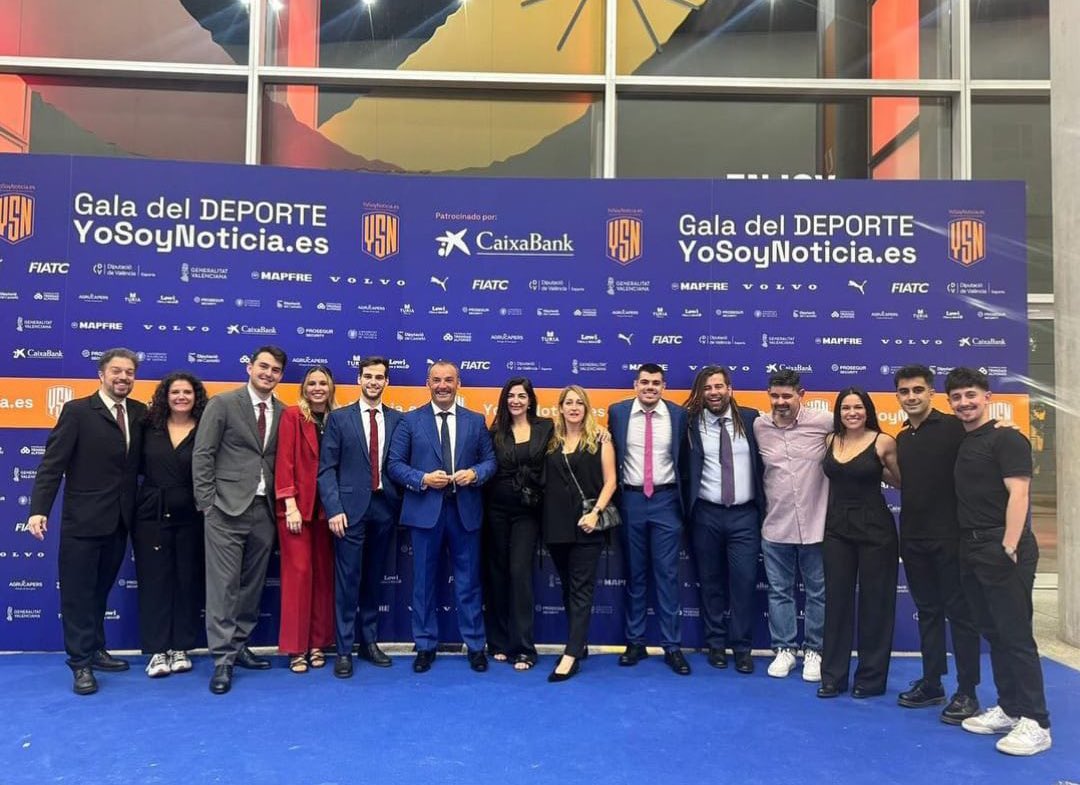 orealejo___'s tweet photo. 🎙️Ayer tuve el honor de poder hacer el streaming previo de la gala @yosoynoticia_ con @alex_alfaro19 

🗣️Entrevistas pre y post gala a vips, patrocinadores y ganadores

👏🏼Muchas gracias a @pedro_morata por dejarme formar parte de esta gran familia

🎥https://t.co/DHoLscfKkk https://t.co/ZkYSzJjF4Q