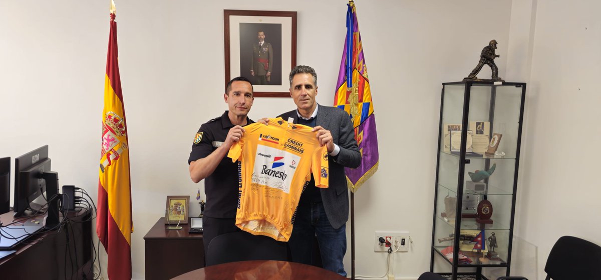 UMEgob's tweet image. &quot;No quieras tener los resultados en una semana, la condición física es un trabajo a largo tiempo&quot;

Consejos de Miguel Induráin, qué hoy ha visitado el #BIEM4 brindando la oportunidad de conocerle y compartir valores de su vida que le hicieron ser un grande del ciclismo🚴 mundial