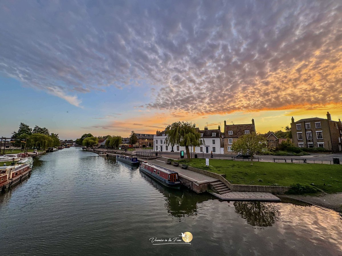 A few more photos from that sky last night 😍🧡🩷💜😍 Ely, Cambridgeshire