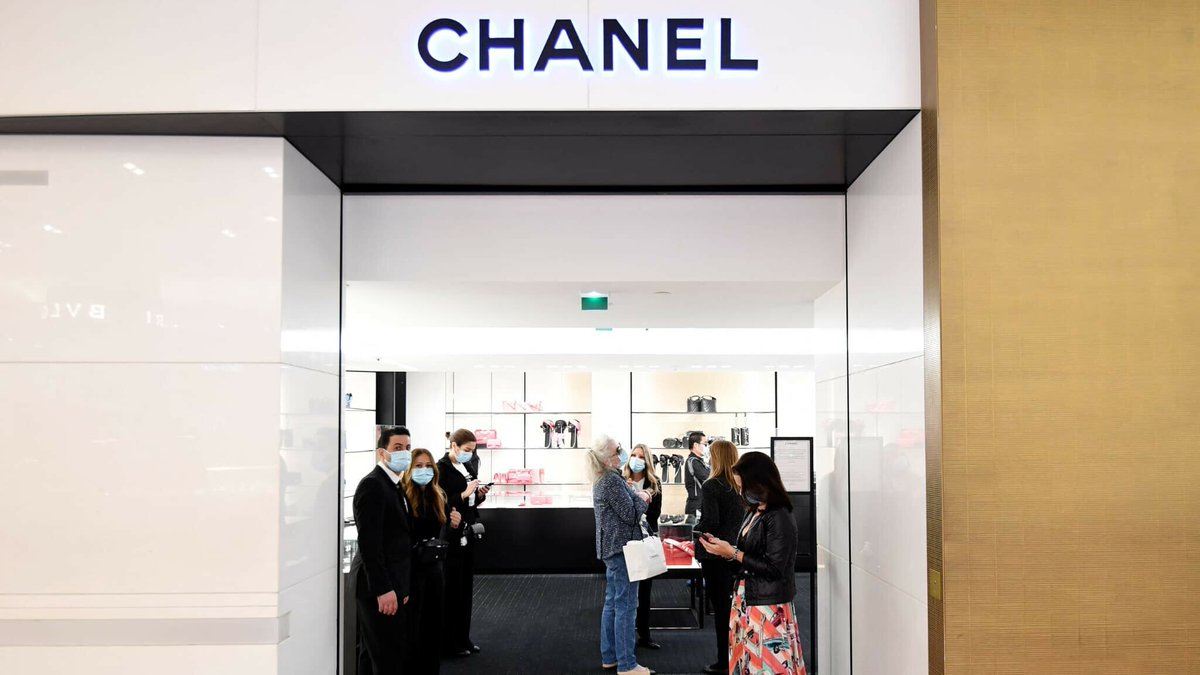 Près de 20 milliards de dollars: les ventes de Chanel à un niveau 'exceptionnel' en 2023 l.bfmtv.com/0gRe