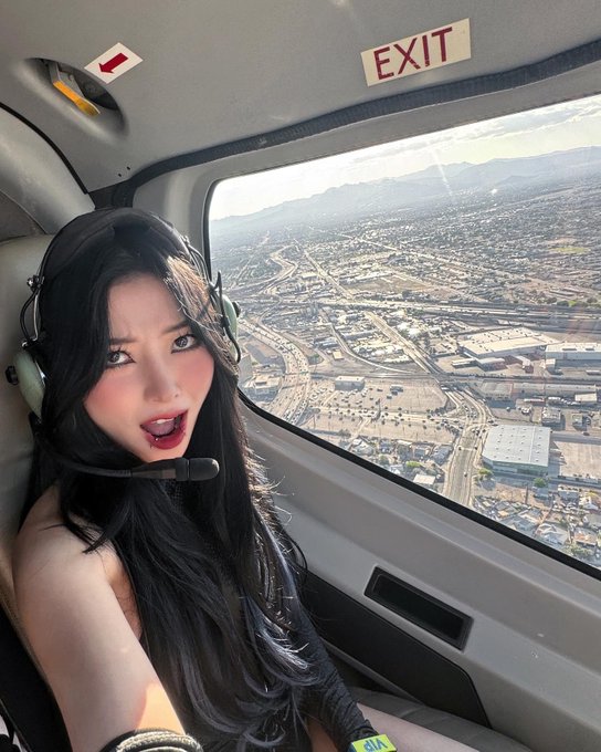 2 pic. First time in a helicopter ? https://t.co/lu4oNNlmtO