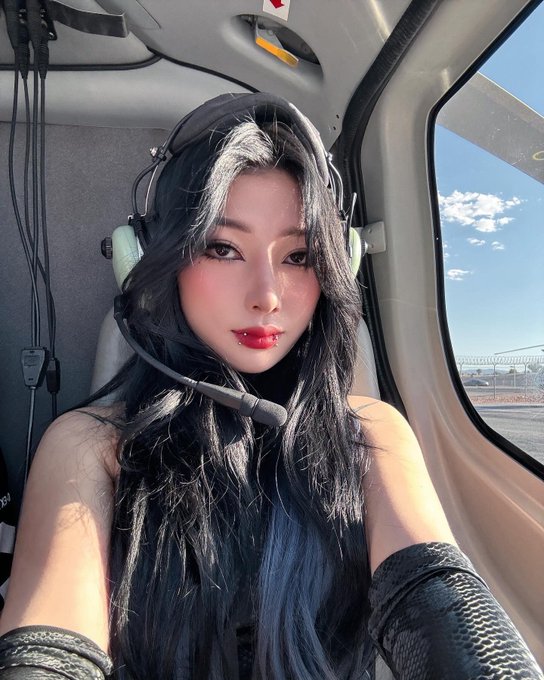 1 pic. First time in a helicopter ? https://t.co/lu4oNNlmtO