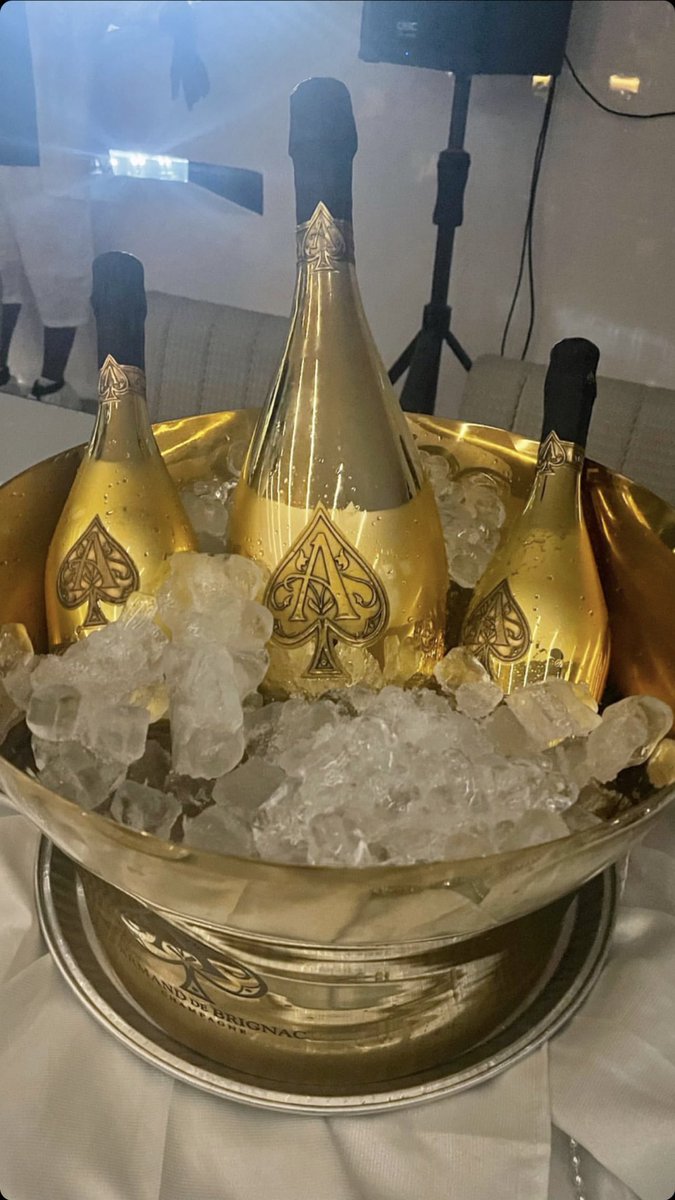 To celebrate a new milestone, an awesome start of the week. Cheers to a life of excellence 🥂. #lifestyle, #motivation, #love, #life, #fashion, #fitness, #beauty, #travel, #viral, and #gym