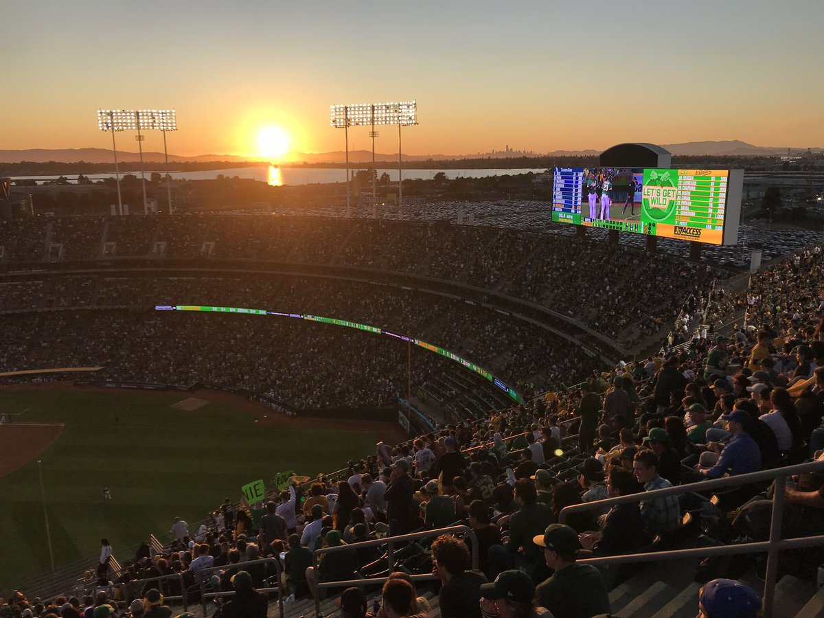 Never forget: Oakland fans packed the house for the 2019 AL Wild Card game. 

54,005 fans attended, which is an MLB attendance record for a Wild Card game.