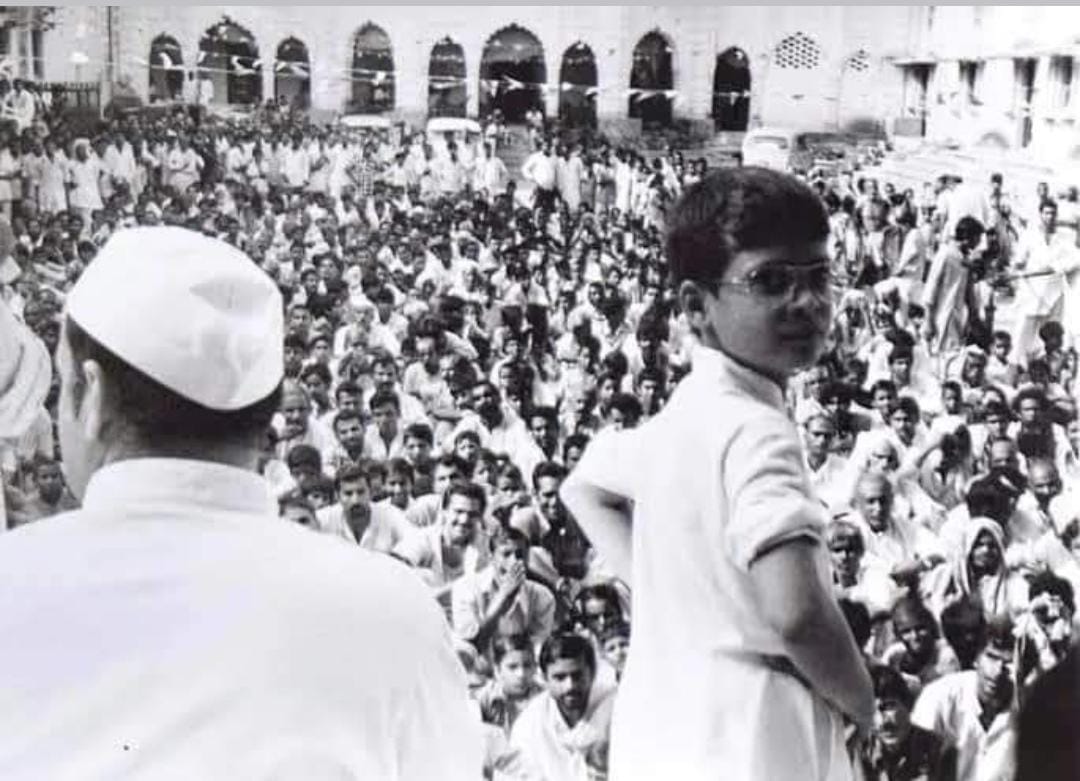 shashank07_1's tweet photo. #rememberingrajeevgandhi
#rajeevgandhi
भारत के रत्न पूर्व प्रधानमंत्री जनप्रिय नेता अमर रहें !

देश हमेशा आपको और आपके सर्वो सर्वोच्य बलिदान को हमेशा याद रखेगा.... जय हिंद !! https://t.co/2dHsTkYOzH