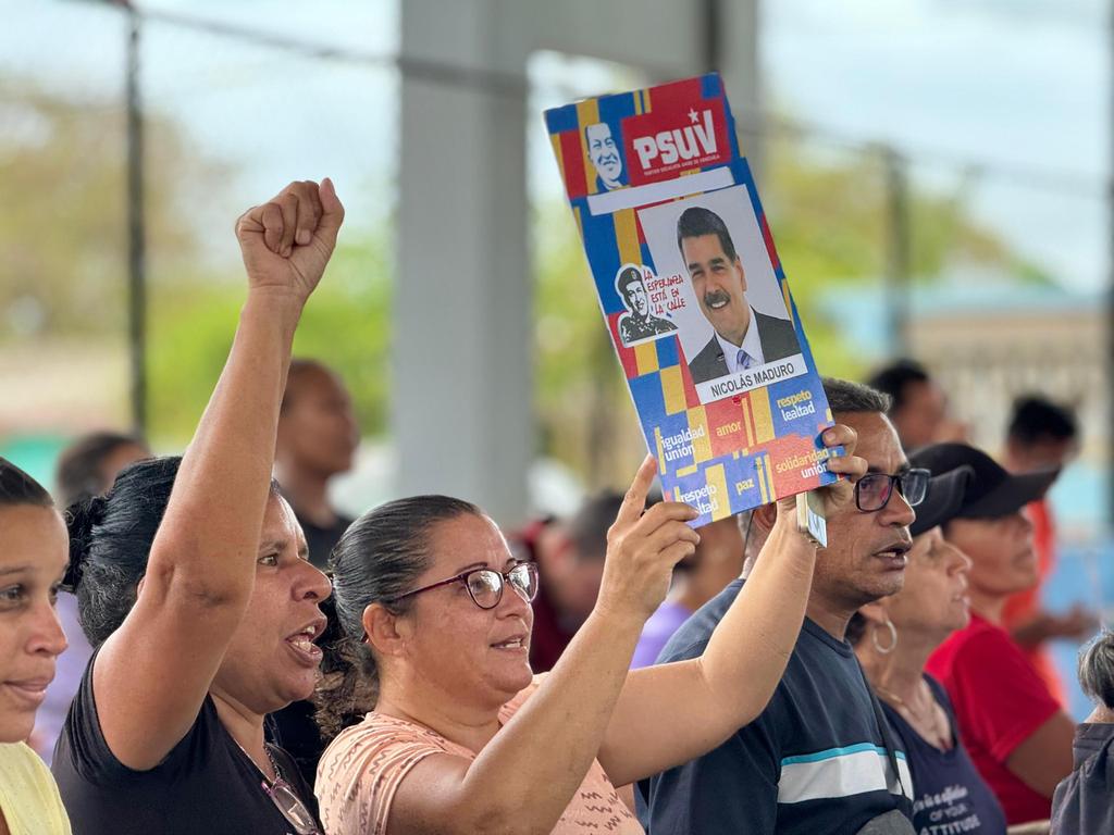 Psuv_gomez's tweet photo. #VenezuelaSeCrece 

En asamblea de chequeo de maquinaria, líderes y lideresas de las estructuras del @Psuv_gomez que conforman el eje 3, Pquia. Guevara, en una sola voz y con mucha alegría expresaron su respaldo al presidente pueblo @NicolasMaduro 
@dcabellor @PartidoPSUV https://t.co/wed4QFp20b