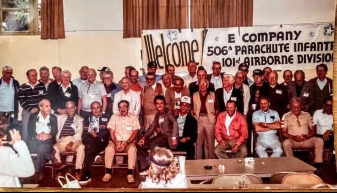 The men of Easy Company at a reunion to commemorate the 40th anniversary of D-Day in 1984. 🇺🇸

Here we are coming up on the 80th. 🤯