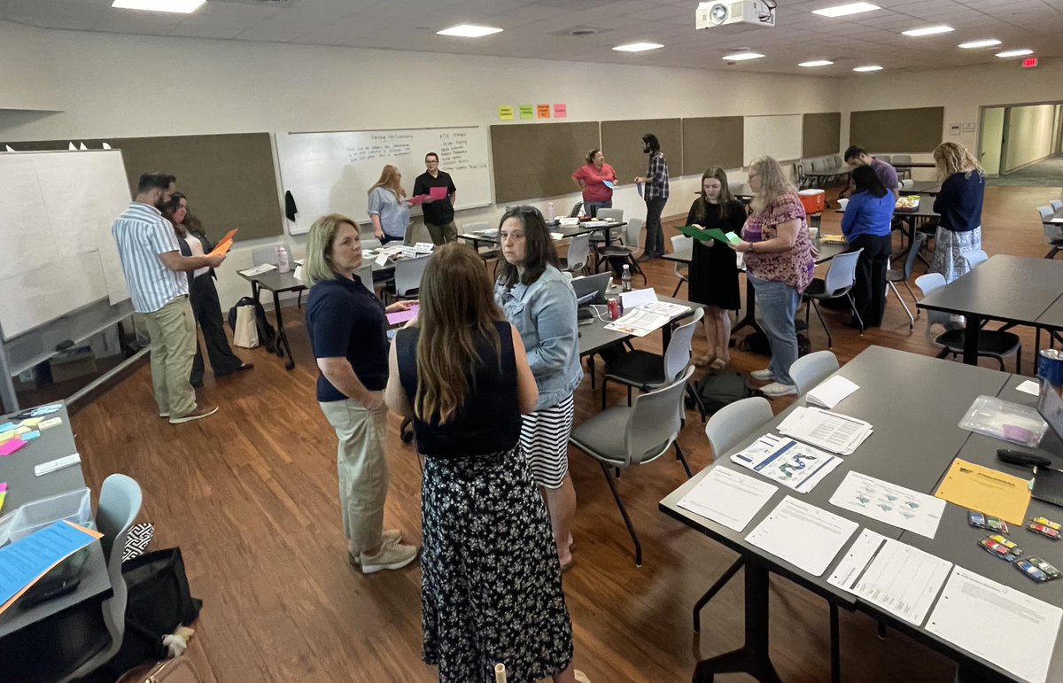 Science specialists Carly McCollough and Jenny Gammill worked with 8th and 9th grade science teachers in Rogers today learning about a new curriculum, Open SciEd. @RogersSchools