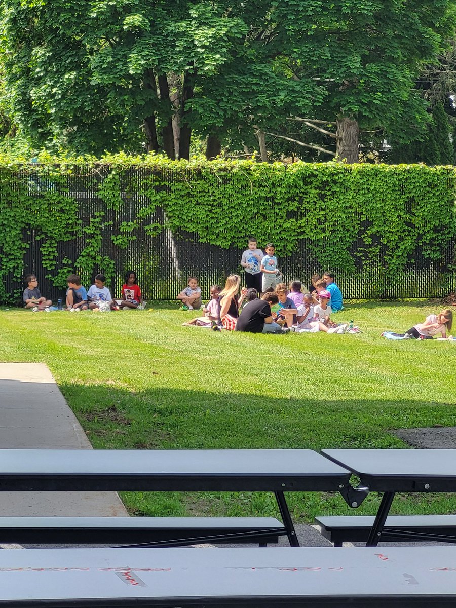 When it's voting day and the polls are using your gymcafetorium, you create an outdoor lunch day for the students. Everyone did amazing to help and the kids loved it. #HoweHawks <a href="/HoweSCSD/">Howe Elementary School</a> <a href="/SCSchools/">Schenectady Schools</a>