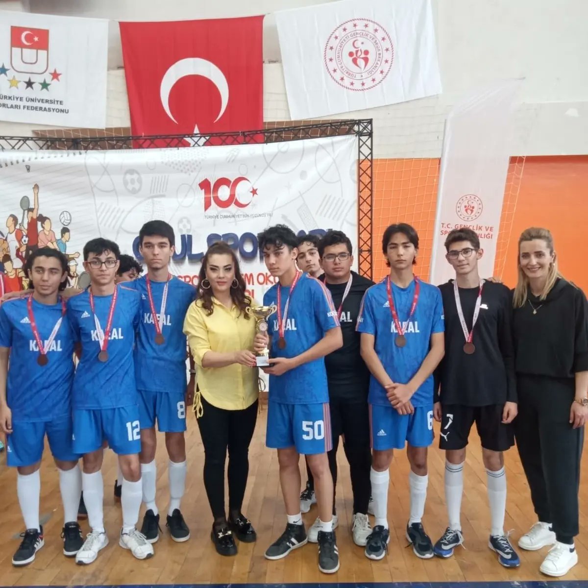 📍 @gsbokulsporlari faaliyet programında yer alan Futsal müsabakaları Kırşehir Spor salonunda final müsabakalarının ardından sona erdi. @gencliksporbak @oa_bak