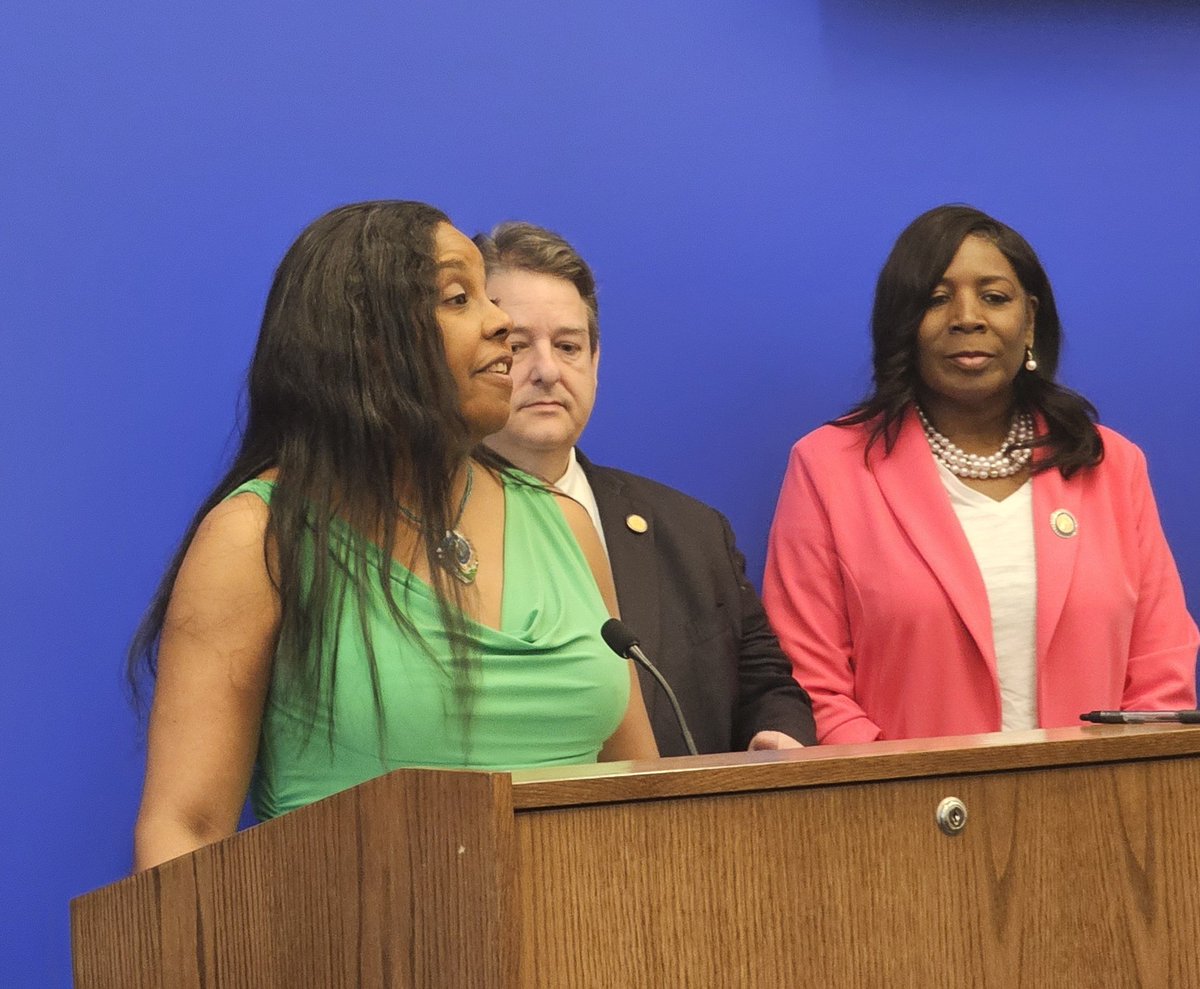 .@C_Herring said at presser, 'we have to respond to our constituents...we will act,' when I asked why pursue reinstating Virginia in RGGI when it was pretty DOA to @GovernorVA.

Youngkin took the step of withdrawing from the carbon market on day 1.

virginiamercury.com/2024/05/13/vir…