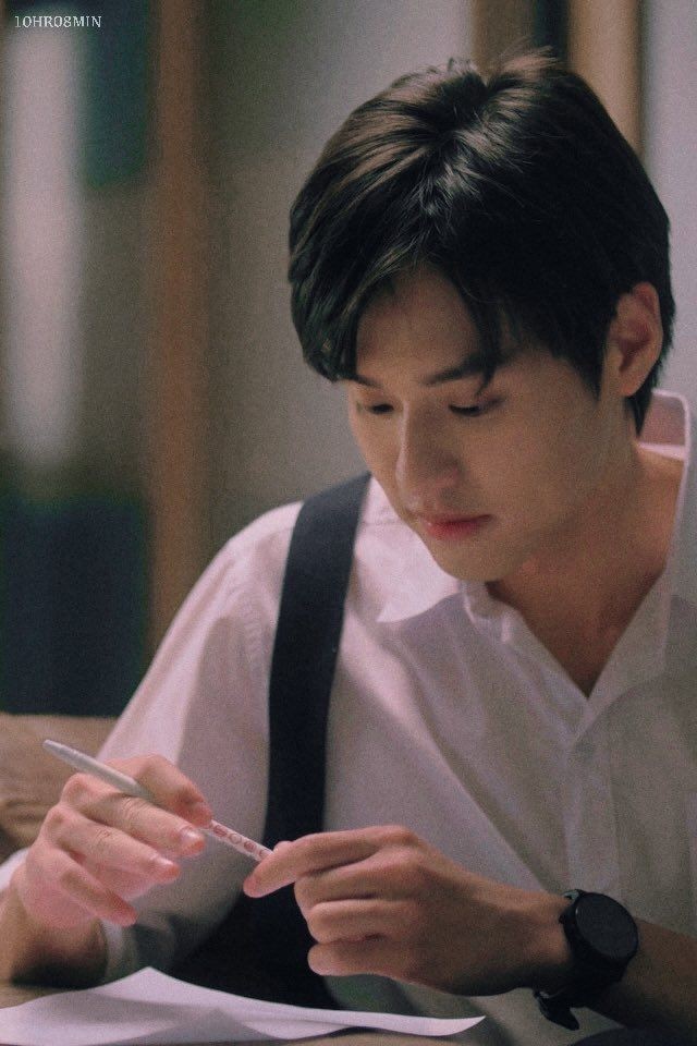 haovenly's tweet photo. ada yang tau ga sih ini dari film/series/ads/mv nya billkin yg mana soalnya ganteng bgt😭 @fessthai https://t.co/yuIQ8epMSB