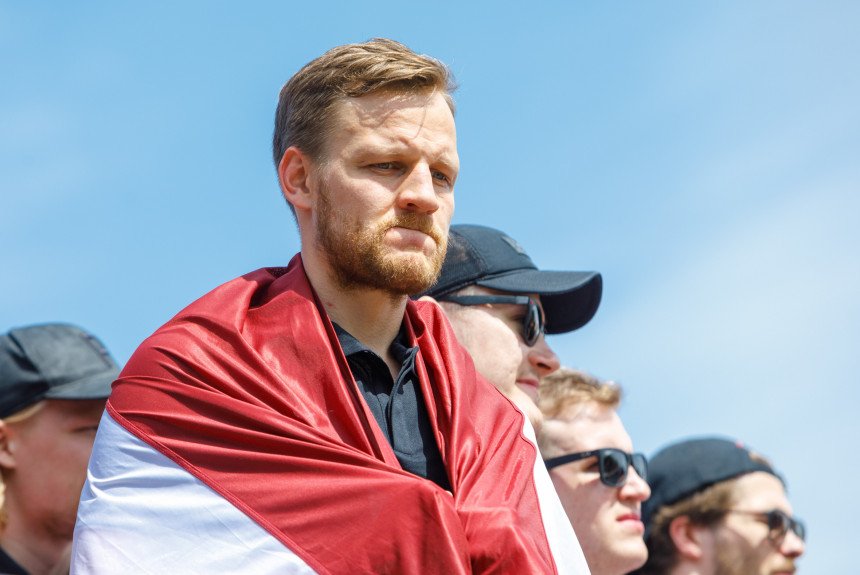 RoomGarage's tweet image. ❗Woow... 🇱🇻🏒Visu cieņu Ralfam Freibergam!!!💪 @lhf_lv Hokejists seko politikai un pauž savu nostāju atklāti...pirmo reizi redzu ko tādu tiešraidē... Ralfs uzreiz pēc pēdējās spēles ar ASV, pēcspēles intervijā pasaka-Latvijā ir viena valoda!!! Paldies Ralf!!!