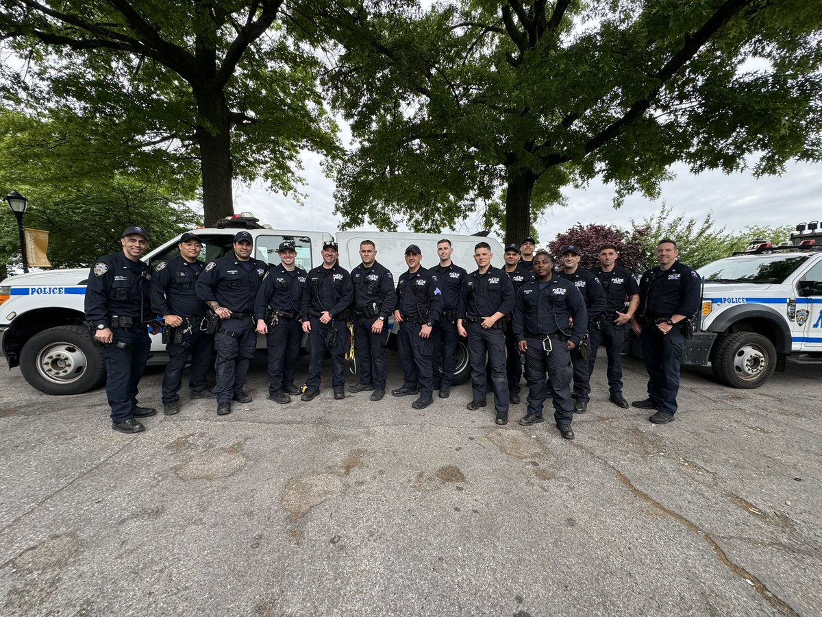Members of the Emergency Service Unit responded to a person in crisis climbing the George Washington Bridge @nypd33pct on Saturday. After hours of crisis intervention & negotiation with the distressed male, he was safely brought down & taken for medical evaluation. Great work!