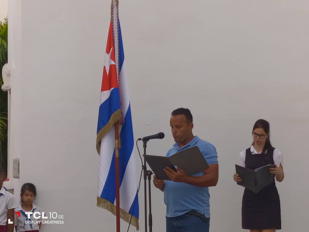 Participamos en la entrega de la Condición de Vanguardia Nacional de la DAGA5, trabajadores de @ETECSA_Cuba #EtecsaLaHabana, distinguen por su incondicionalidad y profesionalidad ante cualquier tarea que le encomiende el @PartidoPCC y la Revolución. #GenteQueSuma