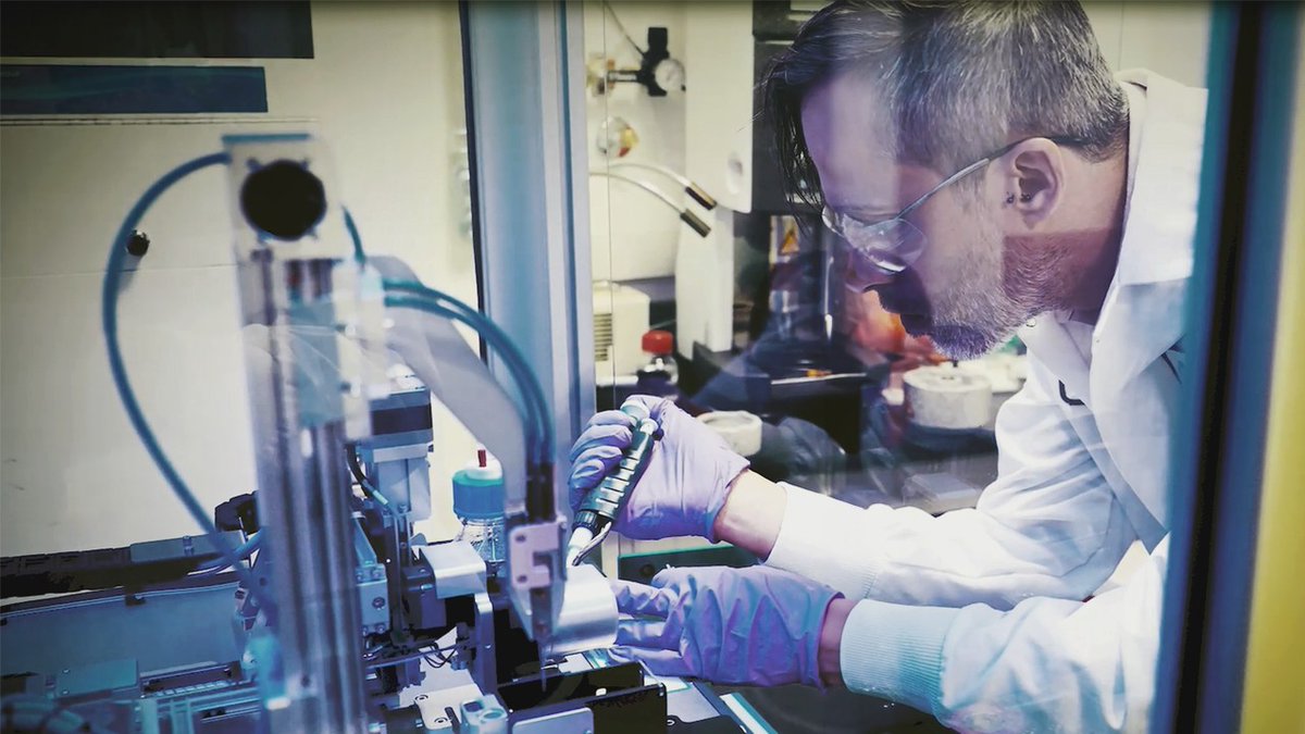 Gibbons5k's tweet photo. @Merck scientists are harnessing innovative technology in drug discovery. As a sponsor of our ABC 7 Chicago Gibbons Run they are supporting the @leukemiaresearch in their vision of a world without #leukemia.
#Merck #Gibbons5k #Laceup4leukemia https://t.co/jdn3GjtsAi