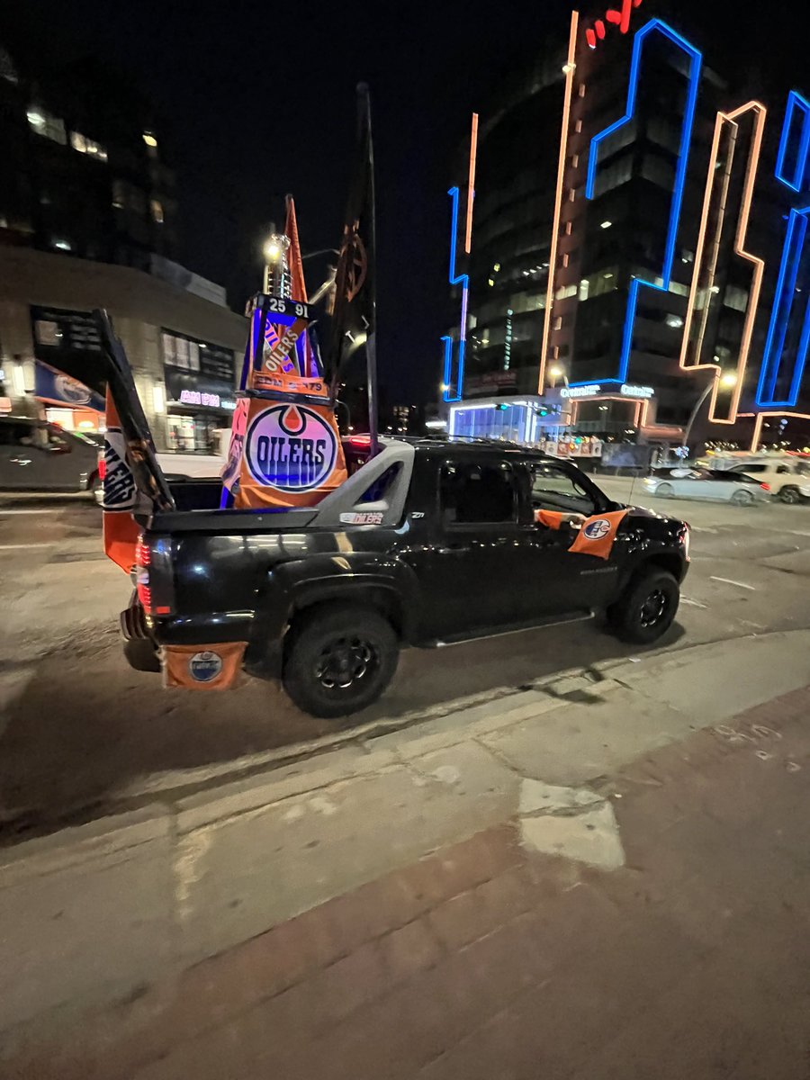 Oilers fans love to show off their creativity during the playoffs 😍