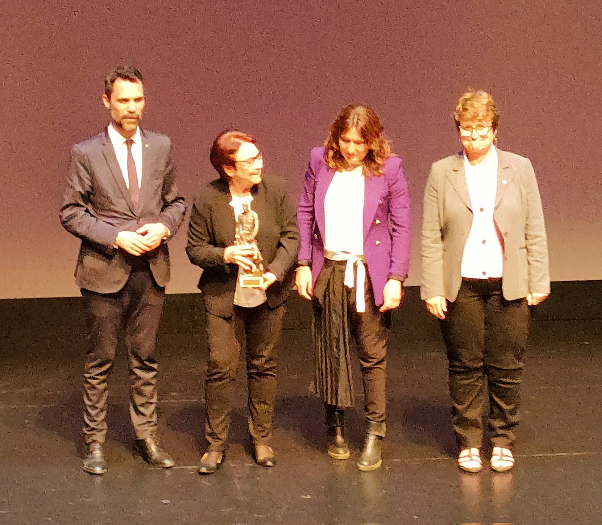 I ara sí!! Ha arribat el moment de recollir el premi #FPCAT a la @XarxaFP_SG 🏆 referent d' internacionalització de tots els nivells FP de @BCNeducadora @SocioEconAMB i pilot RMB @EducacioMataro Creada per @bcn_ajuntament i ja 39 ciutats europees 🌍 Felicitats!!😊orgull d'equip!!